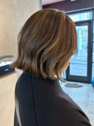 ショート カラー 【aini天王寺】 𝐚𝐢𝐫𝐢✂︎のヘアスタイル