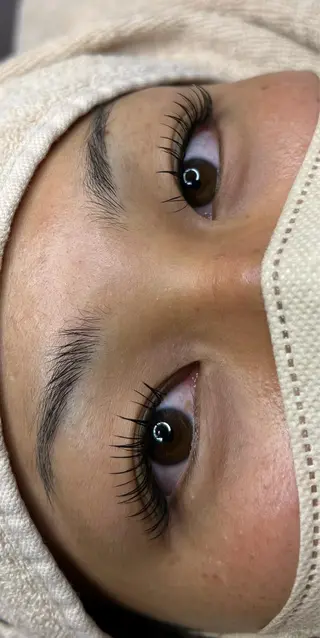 マツエク・マツパ 福井 珠乃のヘアスタイル