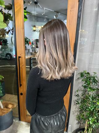 セミロング 岸川 恭子のヘアスタイル