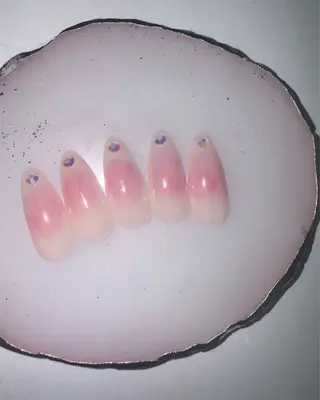 ミディアム on nail 尾張旭三郷店のネイルデザイン