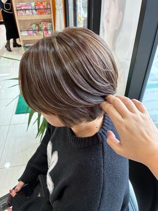 ショート カラー 池田 綾香のヘアスタイル