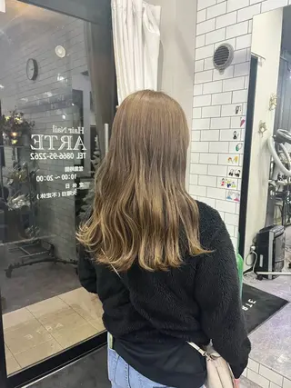 ロング カラー 友滝 真菜美のヘアスタイル