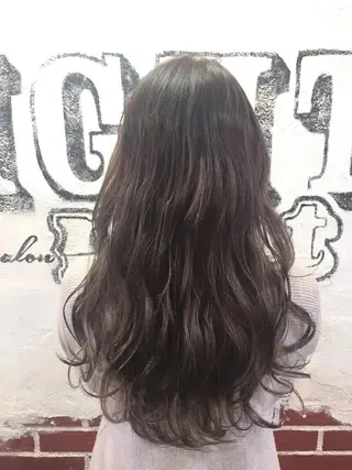 ロング EIGHT plum TOKIOリミテッドのヘアスタイル