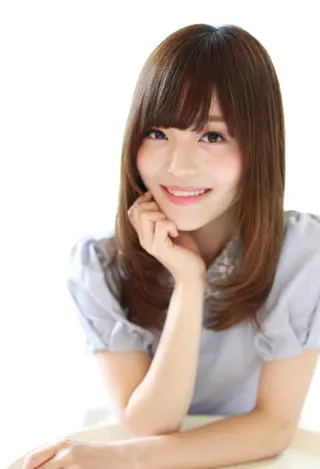 ミディアム 浅香 美加のヘアスタイル