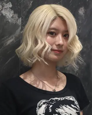 ミディアム カラー レイヤー/ブリーチ iwamiya岩見谷のヘアスタイル