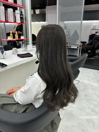 ロング カラー 抜け感レイヤー︴ ニュアンスカラーのヘアスタイル