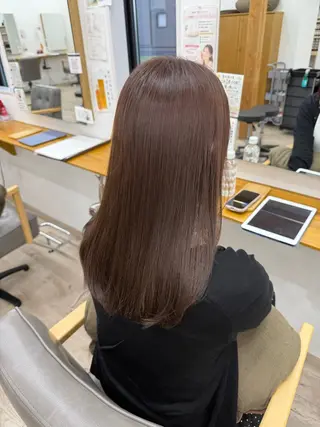 ロング ちほ/顔周りレイヤー /ベージュカラーのヘアスタイル