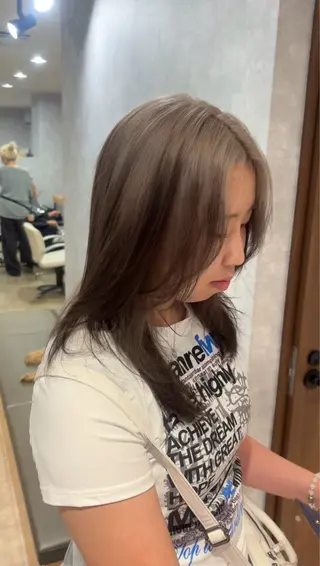 セミロング カラー 🌐NATSUMI 🌐【寒色カラー】のヘアスタイル