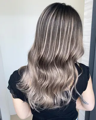 セミロング カラー ブリーチ 透明感HIDEのヘアスタイル