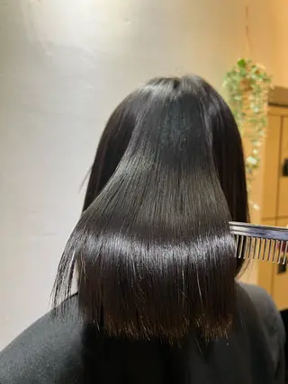 ショート パーマ 縮毛矯正/ レイヤー/ミディアムのヘアスタイル