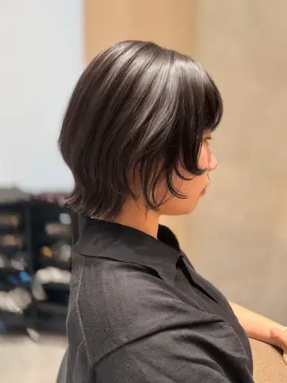 ミディアム カラー ミオ💎ショート 透ける暗髪のヘアスタイル