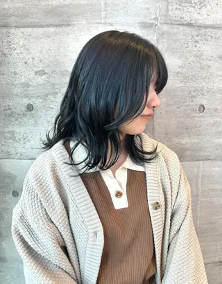 ミディアム カラー 中里 恵梨のヘアスタイル