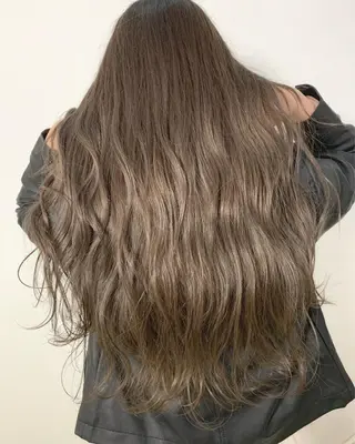 セミロング カラー レイヤーカット 西村あきやのヘアスタイル