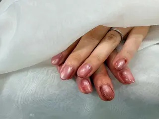 ミディアム イレジスティブル ネイルズのネイルデザイン