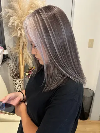 セミロング カラー 透明感カラーレイヤー ブリーチ🌙Manaのヘアスタイル