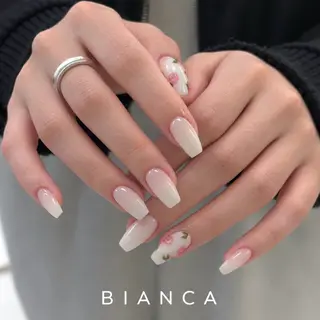ネイル Bianca浦和西口 ANNAのネイルデザイン