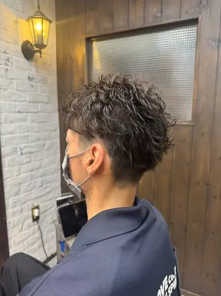 パーマ メンズ 西出 茉燦のヘアスタイル