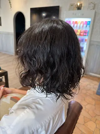 ミディアム パーマ 宮本 郁弥のヘアスタイル