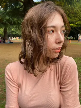 ミディアム サトウ ナナのヘアスタイル