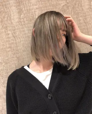 ショート カラー 齋藤 佳以のヘアスタイル
