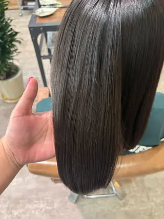 ミディアム 佐伯 美麗のヘアスタイル