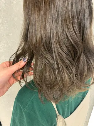 ミディアム カラー 梅本 有希のヘアスタイル