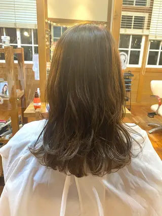ミディアム 氷見 早祐香のヘアスタイル