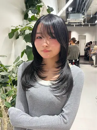 ロング レイヤー/ブラウン カラー/パーマのヘアスタイル