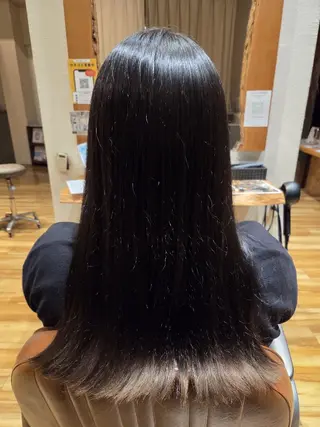 カラー komo. TAKAHIRO のヘアスタイル