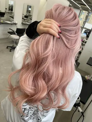 ロング カラー 佐藤 まいらのヘアスタイル
