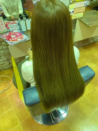 ロング カラー 山口 彩海のヘアスタイル