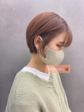 ショート カラー 韓国🇰🇷レイヤー カットオリーブカラーのヘアスタイル