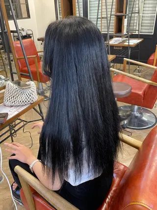 ロング 飯田 莉穂のヘアスタイル