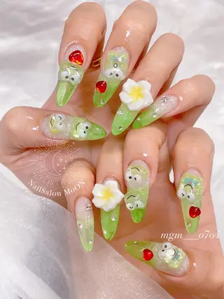 MoON...❤︎ MeGuのネイルデザイン