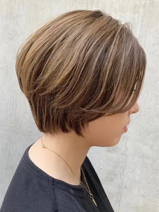 ショート カラー 澤村 志織のヘアスタイル