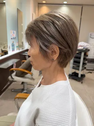 ショート moe 美髪矯正 サラサラストレートのヘアスタイル