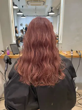 ロング カラー ミルクティー× グレージュMOMOのヘアスタイル