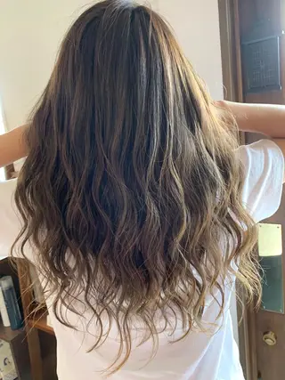 セミロング yoshihara yuukiのヘアスタイル