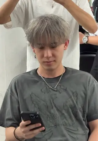 カラー メンズ 岩佐 柚太のヘアスタイル
