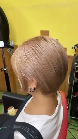 ショート デザインカラー🏝️ 須賀汐音のヘアスタイル