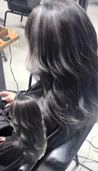 ロング カラー メンズパーマ& ハイトーン特化谷村のヘアスタイル