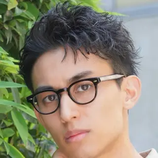 ショート パーマ メンズ 丸山 哲史のヘアスタイル