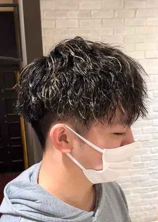 パーマ メンズ アイブロウ 曲がる縮毛矯正 LIBER 岩名のヘアスタイル