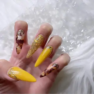 ミディアム ネイル Y. Sのネイルデザイン