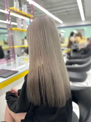 セミロング カラー ヘアアレンジ 🫧モテる💗ダメー ジレスハイトーン🫧のヘアスタイル