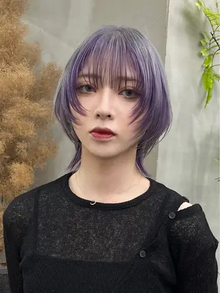 ミディアム カラー イツク ⚡️ ルーツ/ハイトーンのヘアスタイル