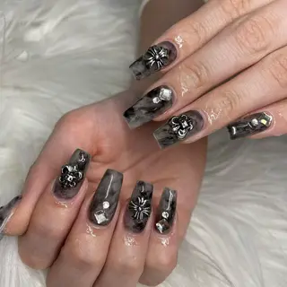 ミディアム ネイル Y. Sのネイルデザイン