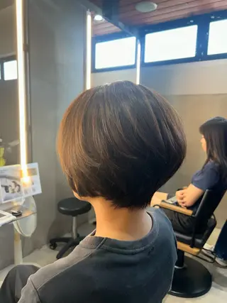 ショート カラー 艶カラー/ベージュ/ ショート/安岡哲兵のヘアスタイル