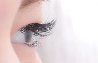 マツエク・マツパ 中村 眞歩のヘアスタイル