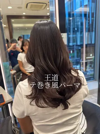 ロング コテ巻きパーマ 藤野佑成のヘアスタイル